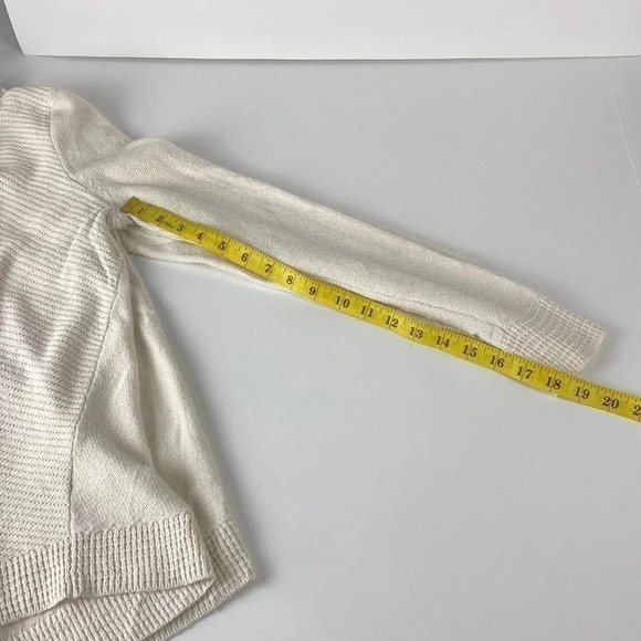 2/$25 Neutral minimalist scoop crew  neck beige pullover sweater size medium - Picture 7 of 7